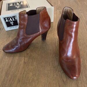 Frye Scarlett Chelsea Low Heeled Ankle Boots-Cognac Brown-Size 7M-With Box *Rd